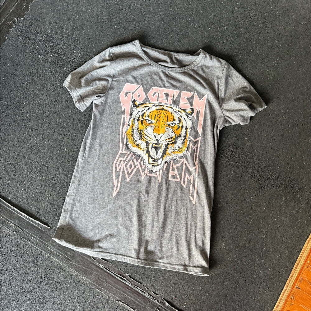 Gray Tiger Graphic T-Shirt